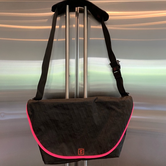 Rickshaw Medium Zero Messenger Bag - Picture 1 of 5